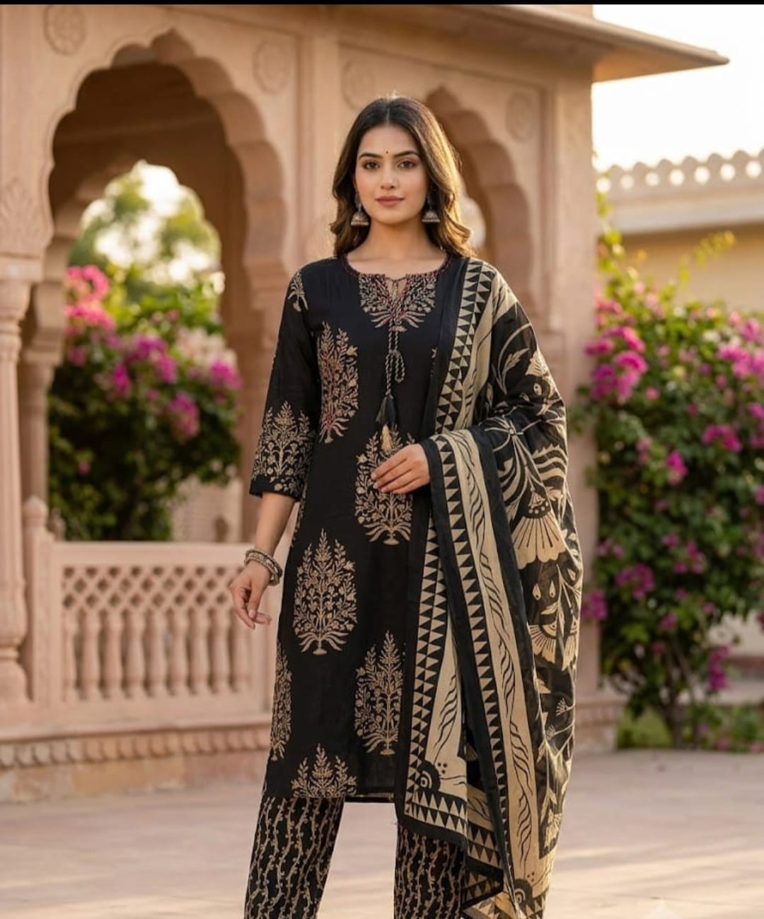 60×60 Black Flora – Printed Excellence Three-Piece Set